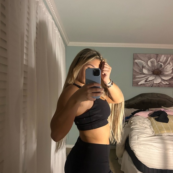 Black Sports Bra and Shorts Set - Picture 5 of 5